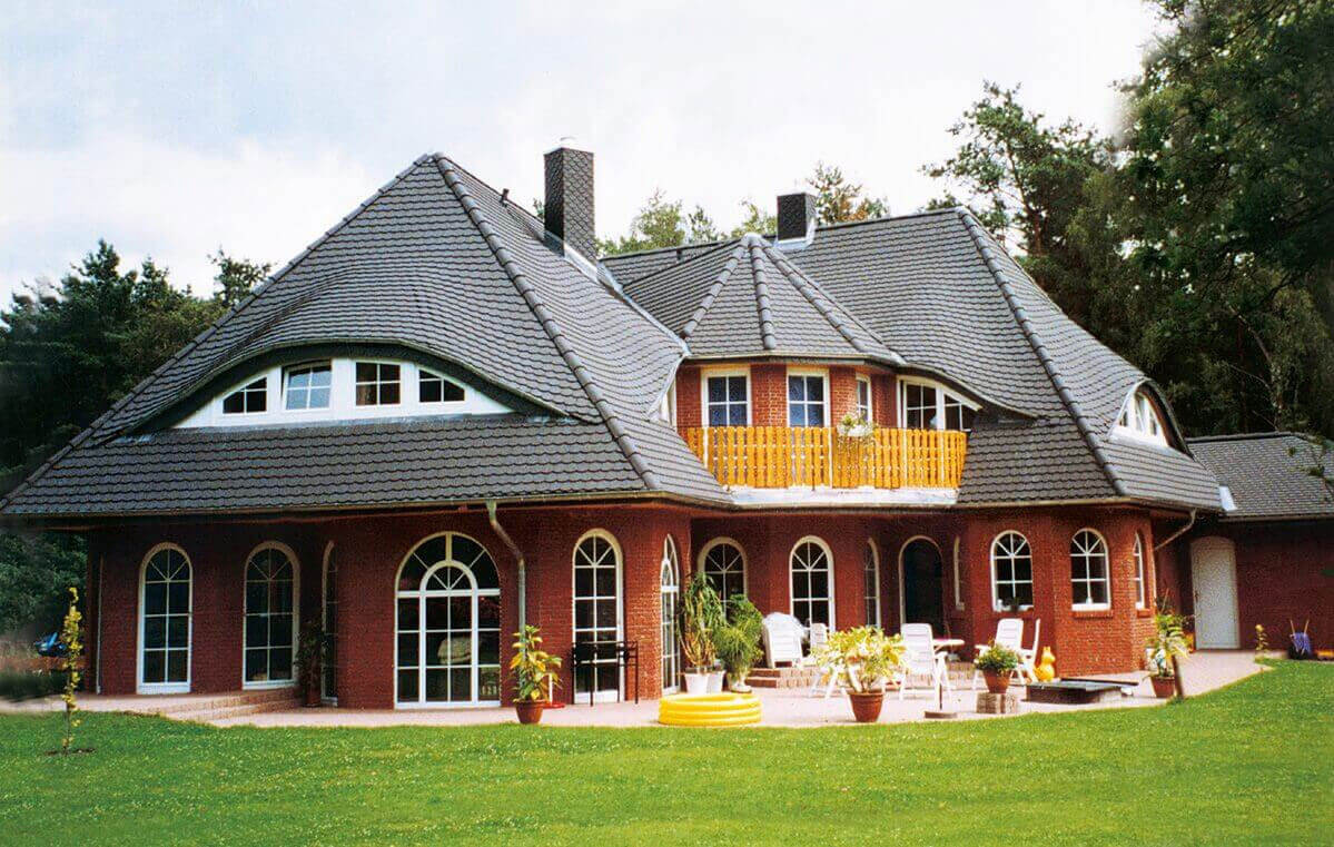 Wir planen und bauen, exklusiv-rustikal verklinkerte Winkelhäuser schlüsselfertig preiswert zum Festpreis & planen und bauen exklusive Klinker-Walmdach-Häuser schlüsselfertig preiswert zum Festpreis oder noch preiswerter in Freier Planung und pauschalen Einzelvergaben an erprobte deutsche Handwerks-Betriebe