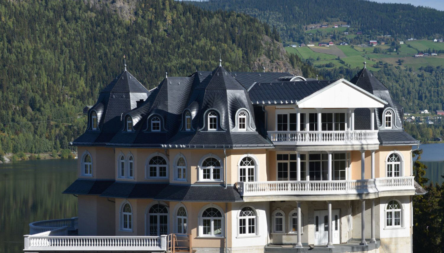 Wir planen und bauen, exklusive anspruchsvolle große Villen schlüsselfertig preiswert zum Festpreis & planen und bauen anspruchsvolle Architekten-Villen schlüsselfertig preiswert zum Festpreis oder preiswerter in Freier Planung in anspruchsvollem Architektur-Design.
